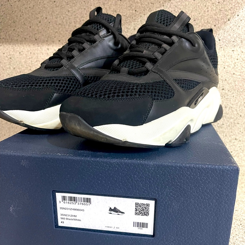 DIORESSENTIALS
B22 SNEAKER